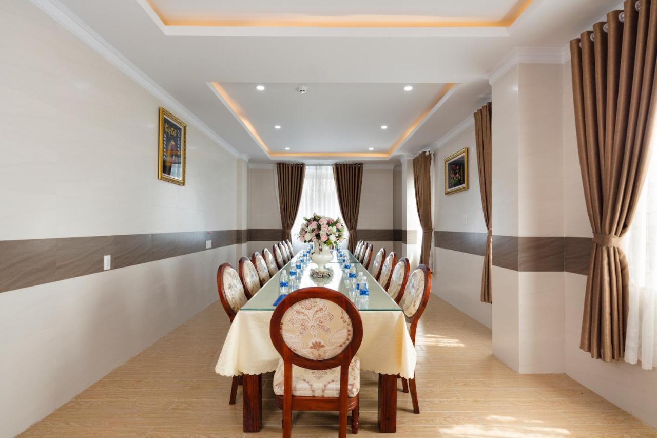 Phuc Ngoc Hotel Rach Gia Exterior photo